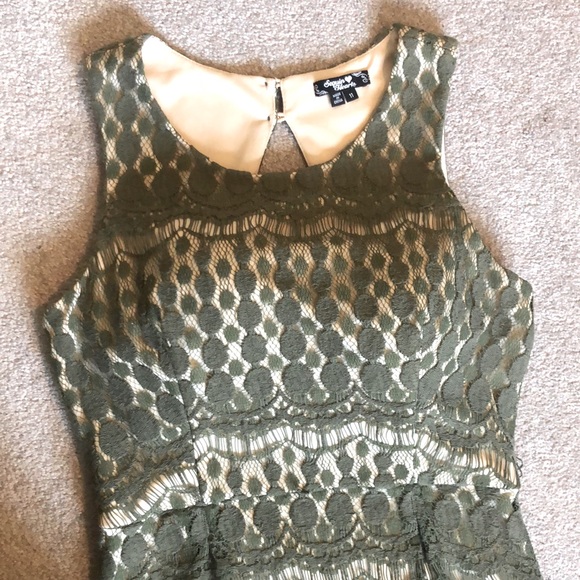 Sequin Hearts | Green Lace Dress - Picture 4 of 6